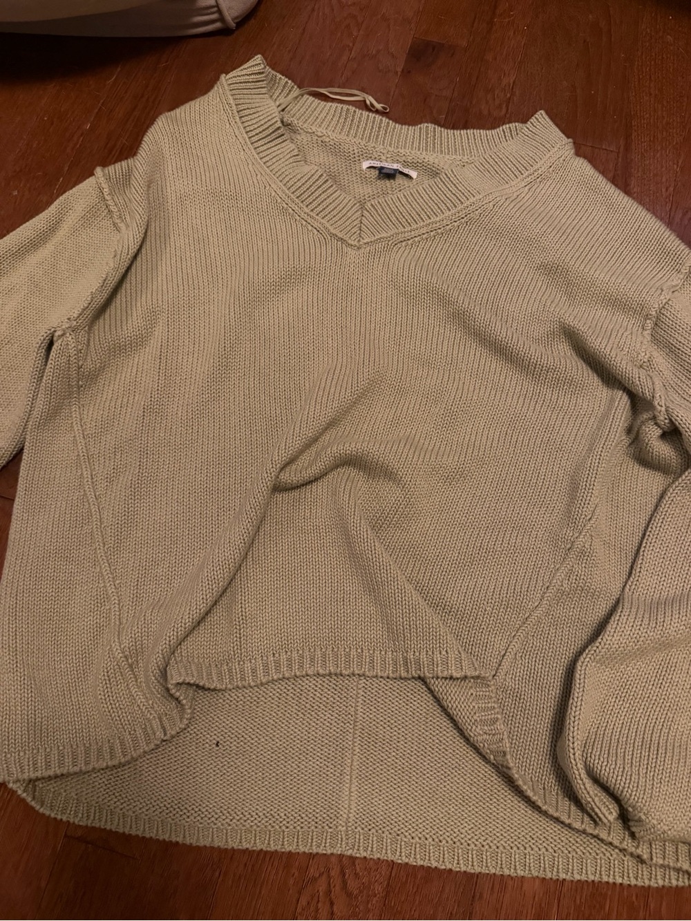 American Eagle Outfitters Men's V-Neck Sweater in Light Olive Green